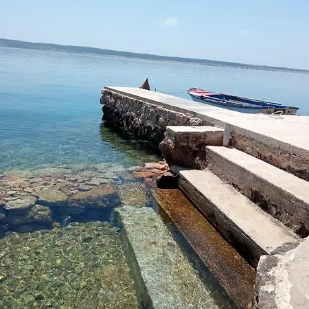 Mate Appartamento Starigrad Paklenica